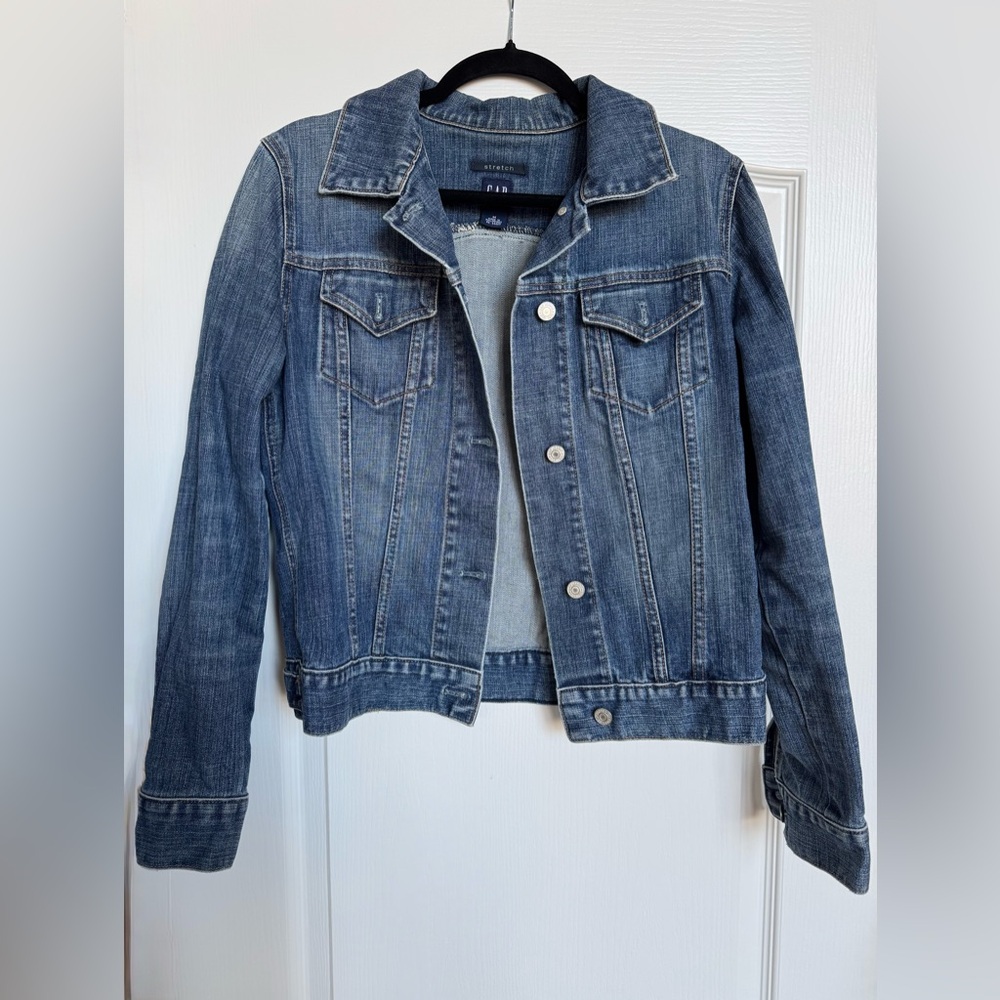 GAP Women's Classic Blue Denim Jacket